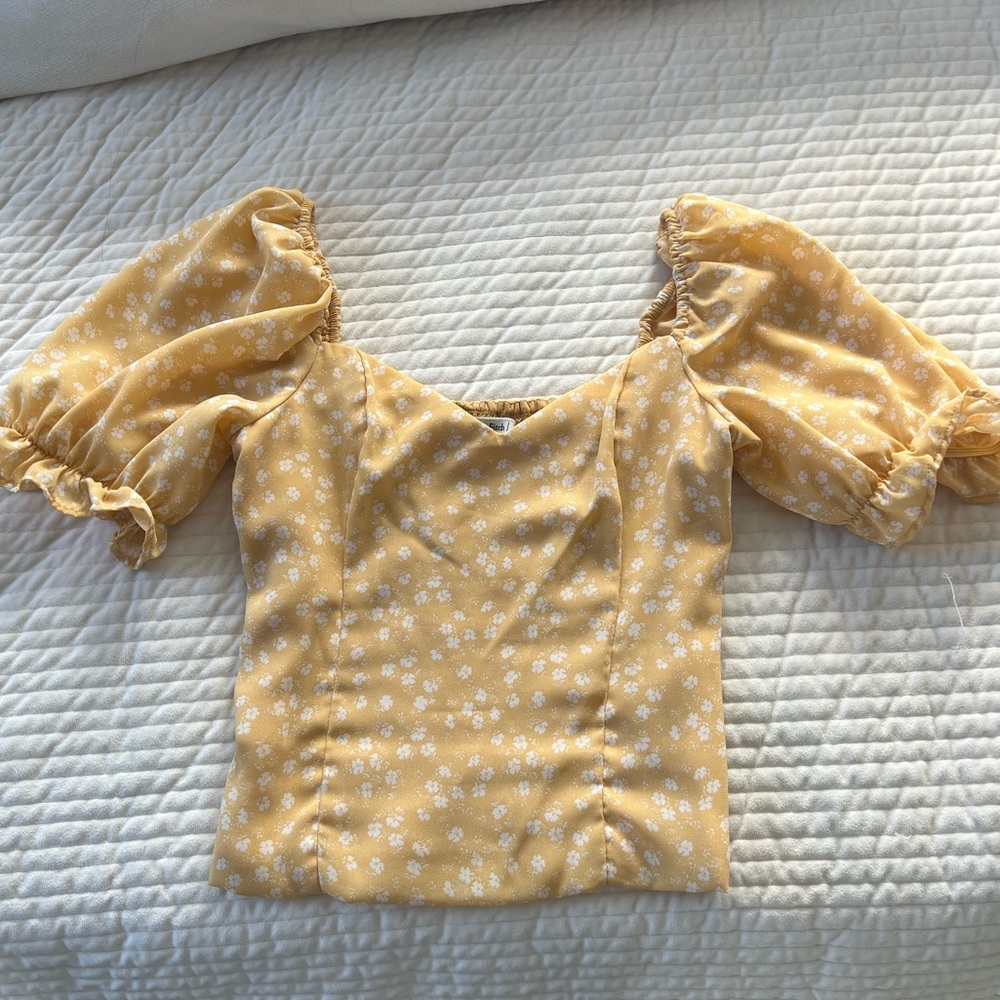 Abercrombie floral yellow puff sleeve sweetheart short sleeve top size xs